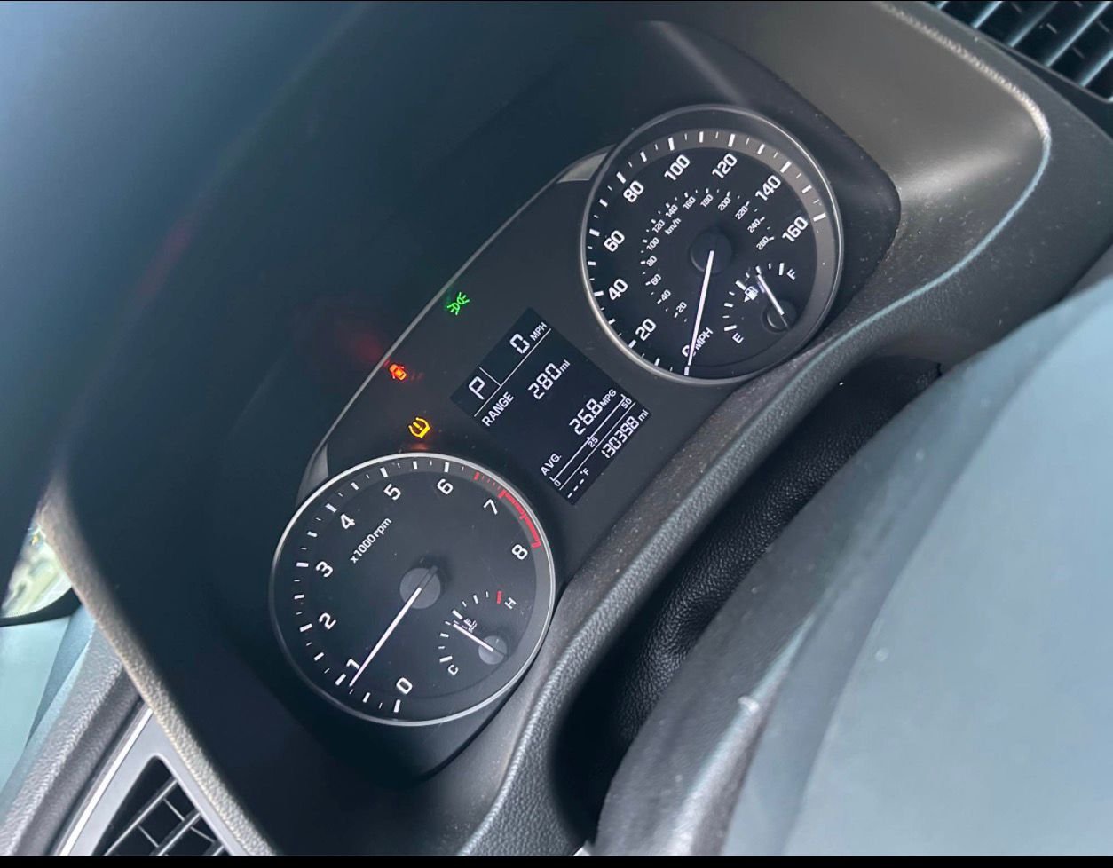 Hyundai Elantra Gallery Image
